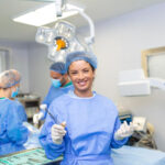 Salaire neurochirurgien aux États-Unis : combien gagne un chirurgien du cerveau américain ?
